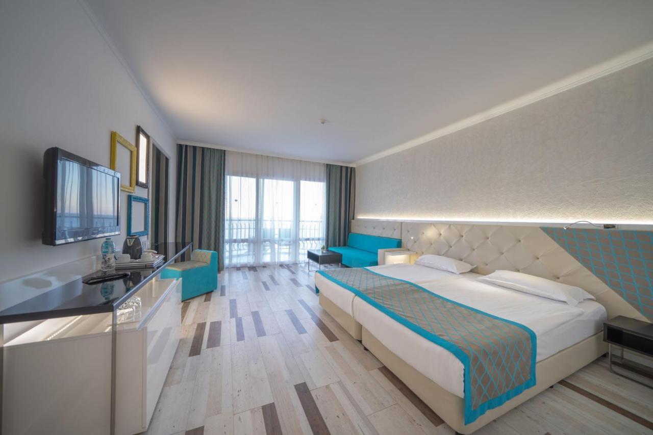 Cameră dublă sau twin cu vedere la mare - acces gratuit la plaja privată